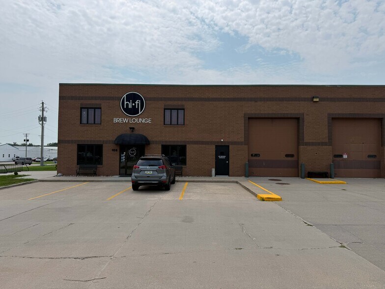 More Photos Of 103-114 S 11th St, West Des Moines Warehouse For Lease