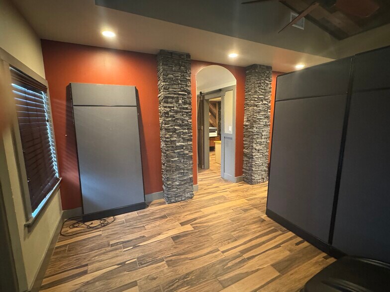 More Photos Of 1517 N Orange Blossom Trl, Orlando Office For Lease