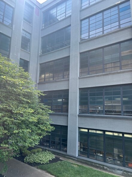 More Photos Of 300 S Center St, Springfield Manufacturing For Sale