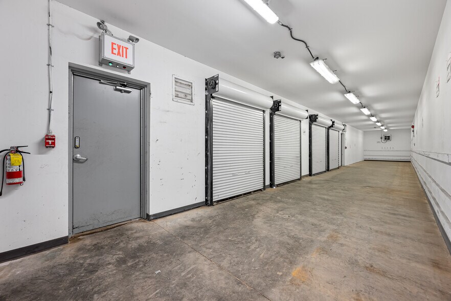 More Photos Of 5267 67 Av, Lloydminster Warehouse For Lease