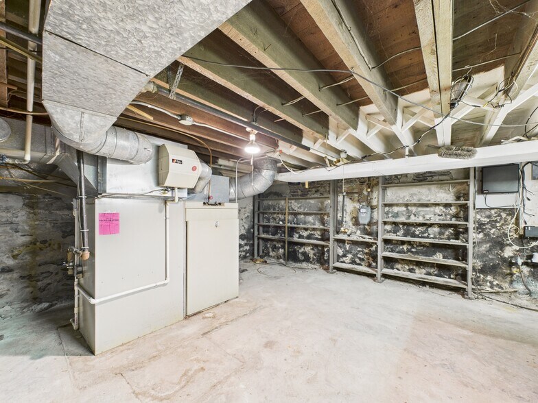 More Photos Of 40 E Genesee St, Auburn Storefront Retail Residential For Lease