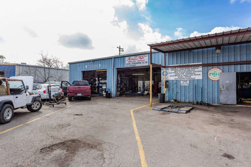 More Photos Of 8921 Daffodil Ave, Houston Auto Repair For Sale