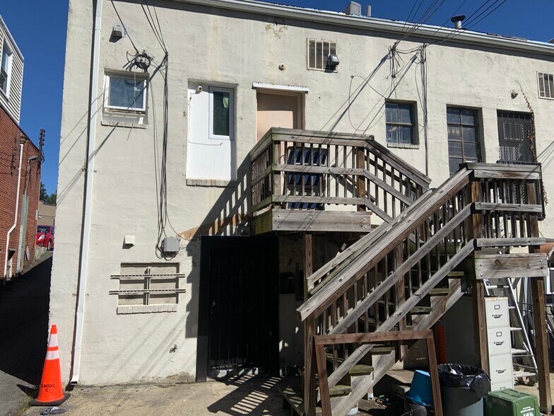 More Photos Of 2718-2720 Washington Blvd, Arlington Freestanding For Lease