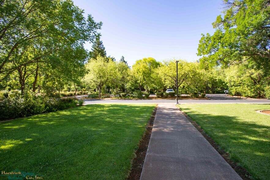 More Photos Of 5800 Airport Rd, Redding Warehouse For Lease