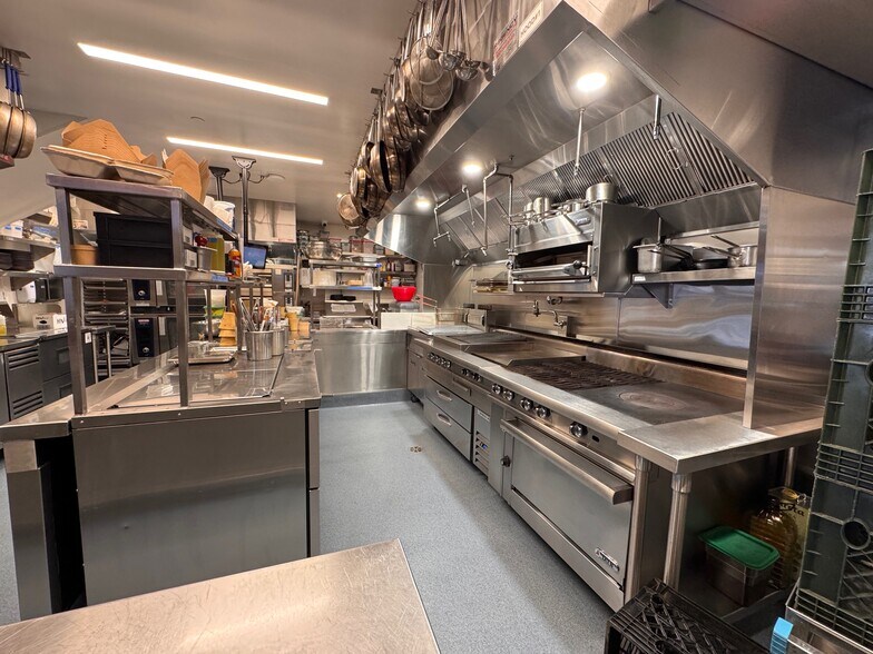 More Photos Of 3273 Helms Ave, Culver City General Retail For Lease