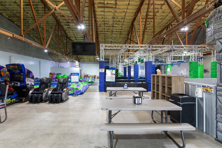 More Photos Of 901 9th St N, Great Falls Showroom For Sale