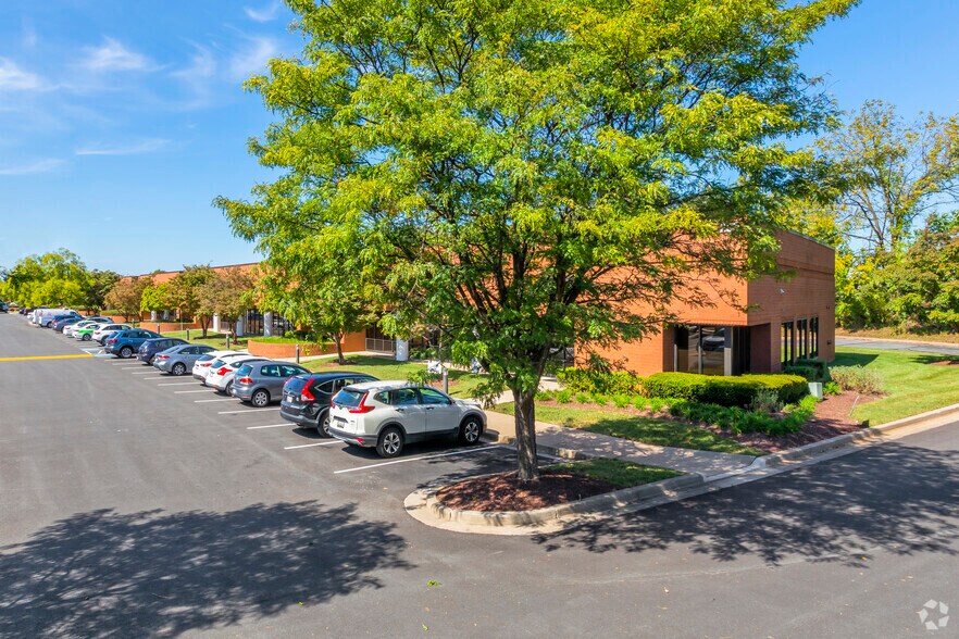 More Photos Of 209 Perry Pky, Gaithersburg Flex For Lease