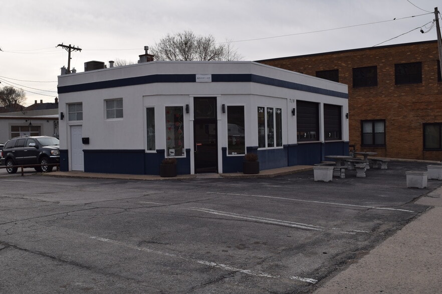Primary Photo Of 719 N 6th St, Kansas City Auto Repair For Lease