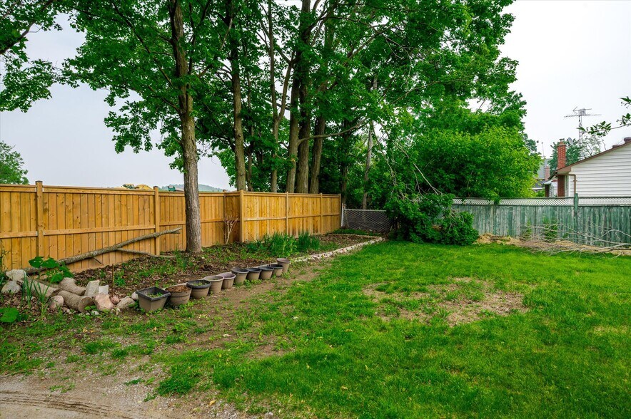 More Photos Of 2449 Queen Mary St, Cavan Storefront Retail Residential For Sale