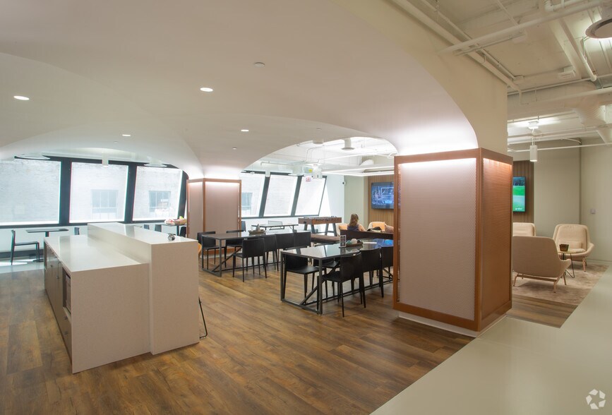 More Photos Of 55 W Monroe St, Chicago Office For Lease