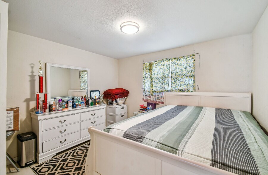 More Photos Of 4507-4517 E Giddens Ave, Tampa Multifamily For Sale
