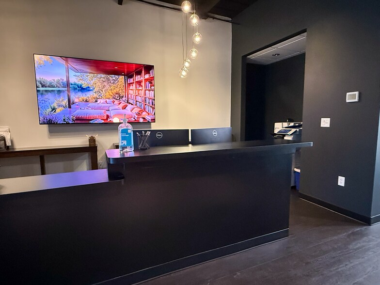 More Photos Of 3032 N Frazier St, Conroe Office For Lease