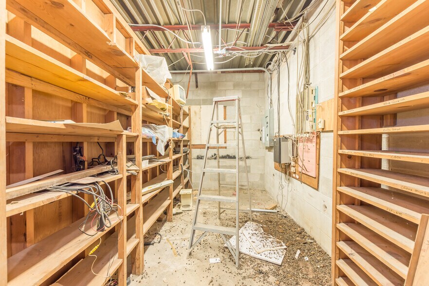 More Photos Of 8456 Newman St, Douglasville Light Manufacturing For Lease