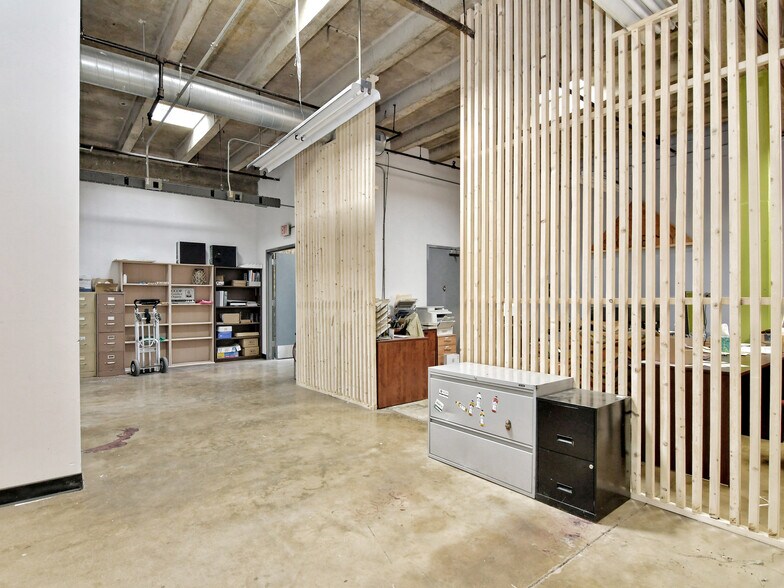 More Photos Of 414 Vera Cruz, San Antonio Warehouse For Lease