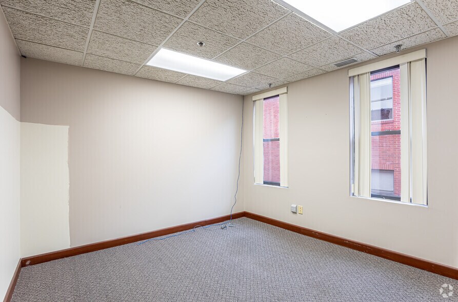 More Photos Of 213-221 Main St, Hartford Office For Sale