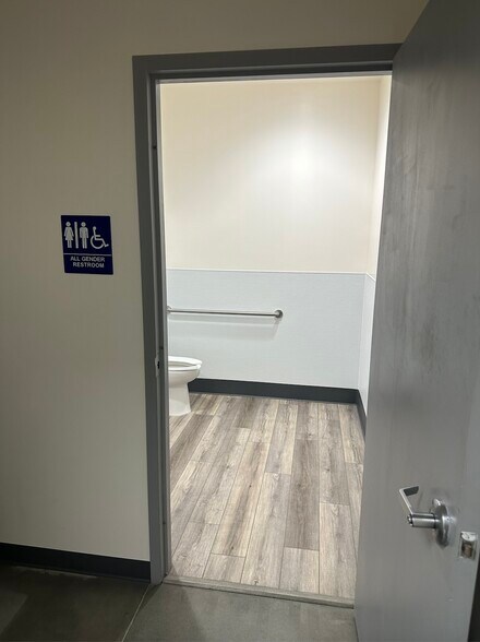 More Photos Of 27559 Newport Rd, Menifee Storefront For Lease
