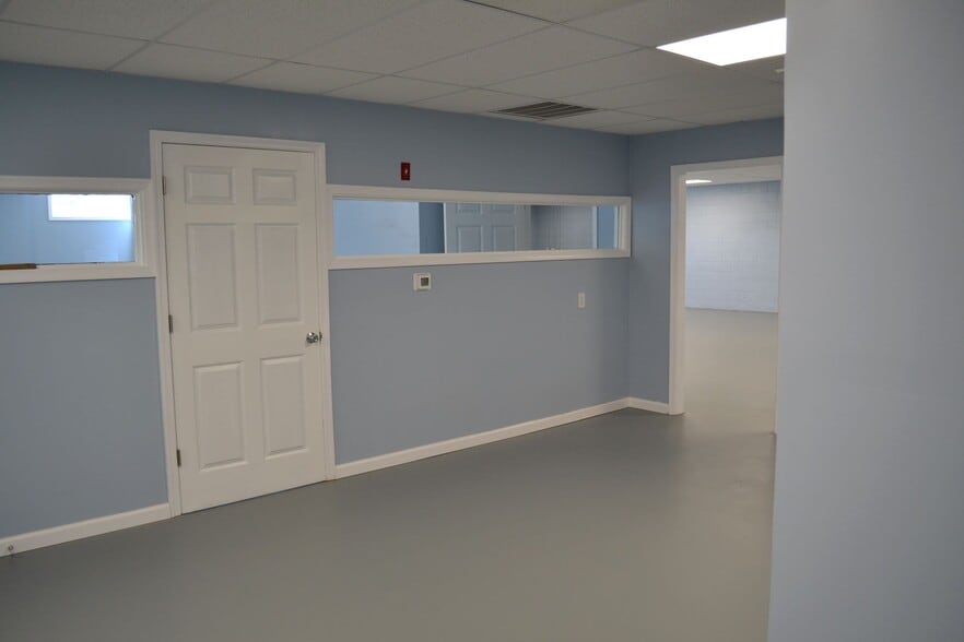 More Photos Of 5947 Jefferson Ave, Newport News Service For Sale