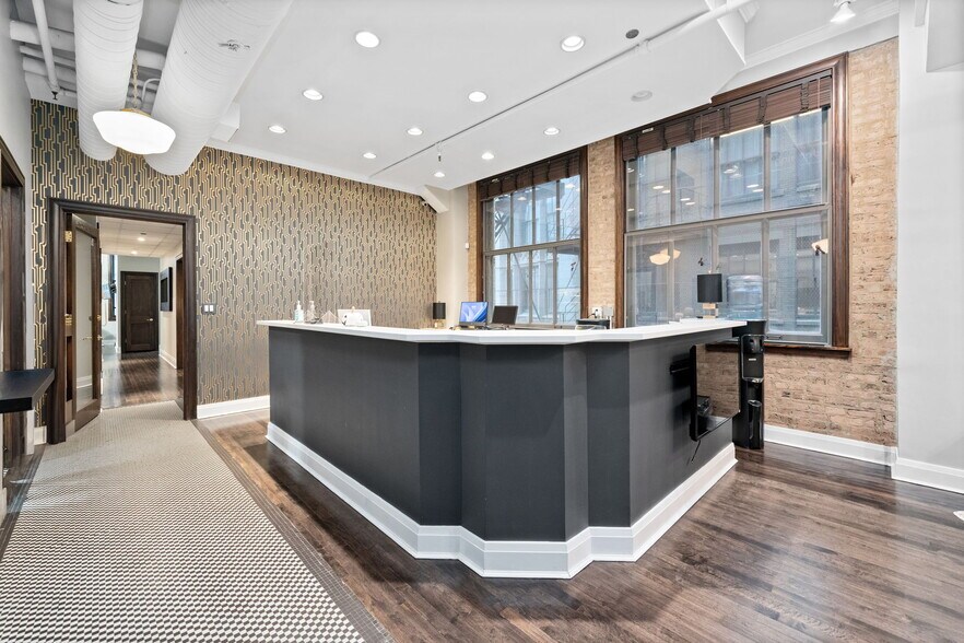 More Photos Of 120 S State St, Chicago Office For Sale