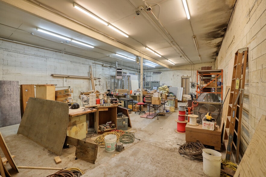More Photos Of 8213 Gravois Rd, Affton Warehouse For Sale