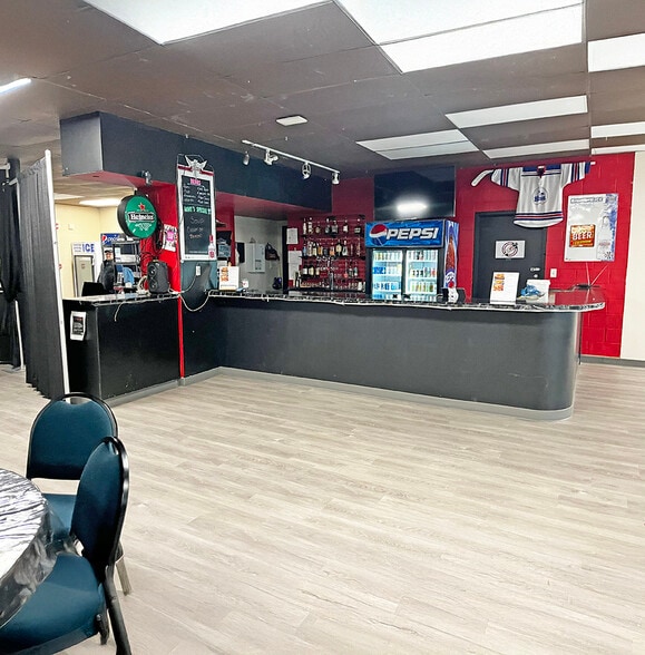 More Photos Of 200 East Lake Cres NE, Airdrie Swimming Pool For Lease