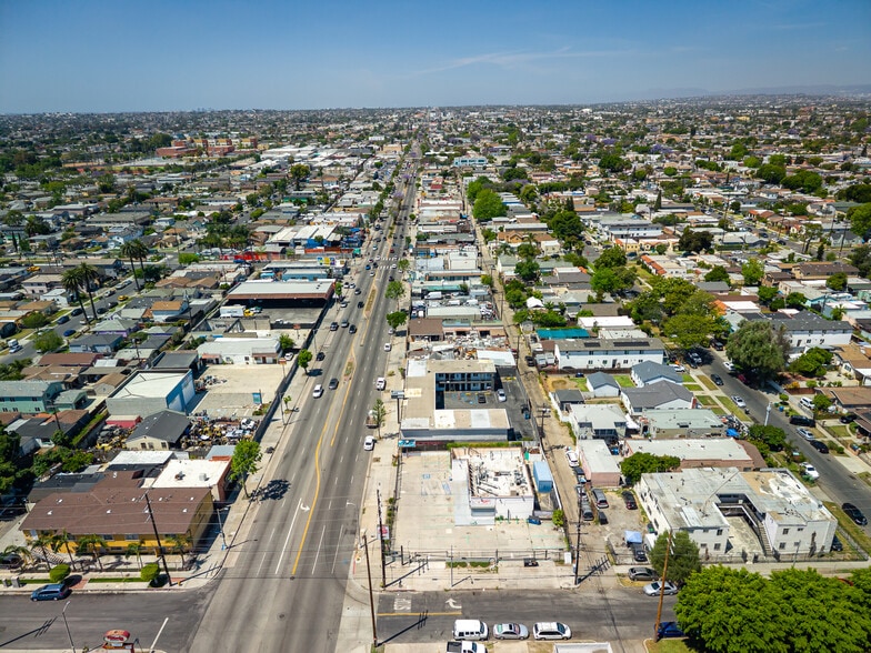 More Photos Of 853 E Manchester Ave, Los Angeles Restaurant For Sale