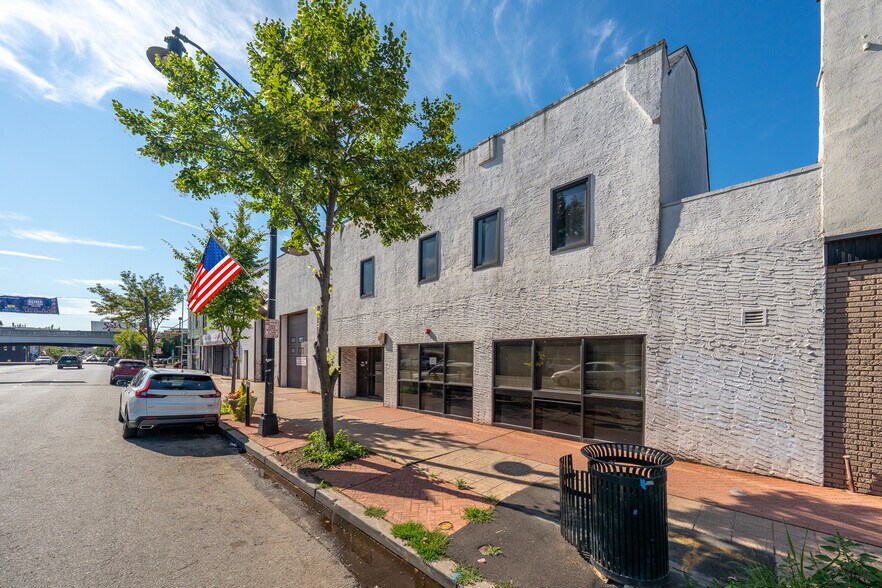 More Photos Of 1050 Elizabeth Ave, Elizabeth Warehouse For Lease