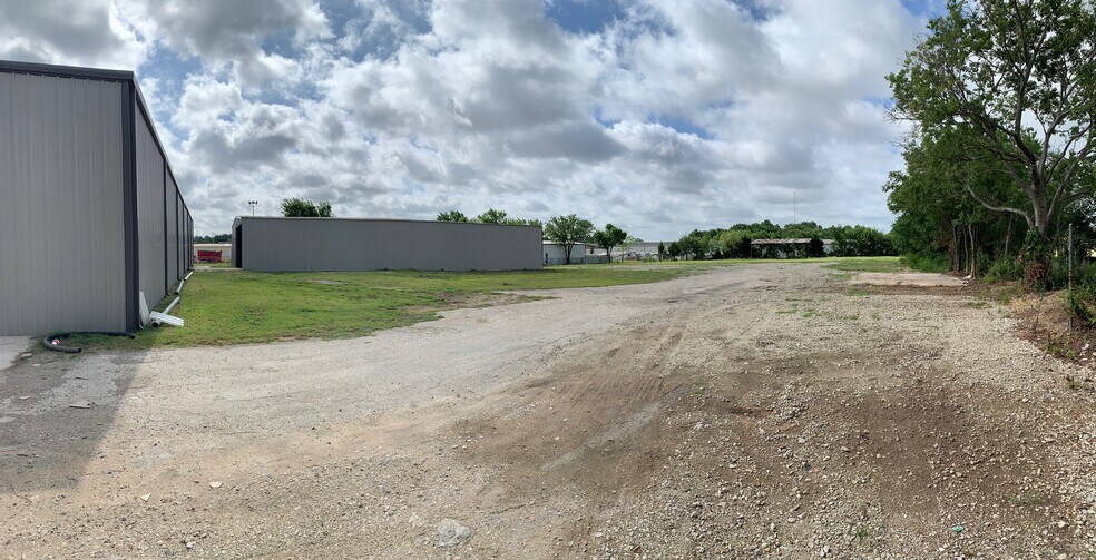 More Photos Of 3910 E McKinney St, Denton Warehouse For Sale