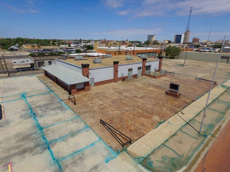 More Photos Of 1928 Buddy Holly Ave, Lubbock Bar For Sale