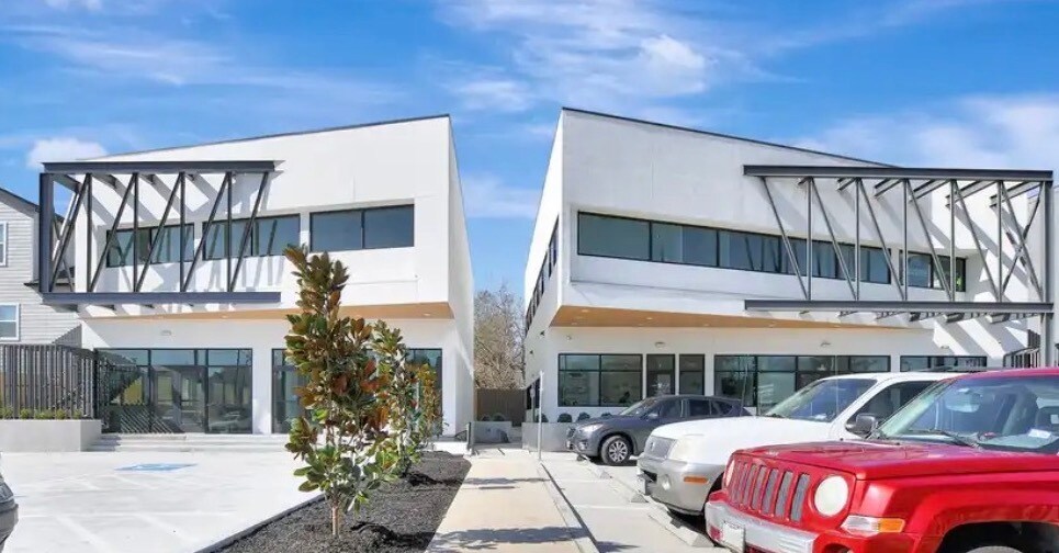 More Photos Of 6815 N Main St, Houston Unknown For Lease