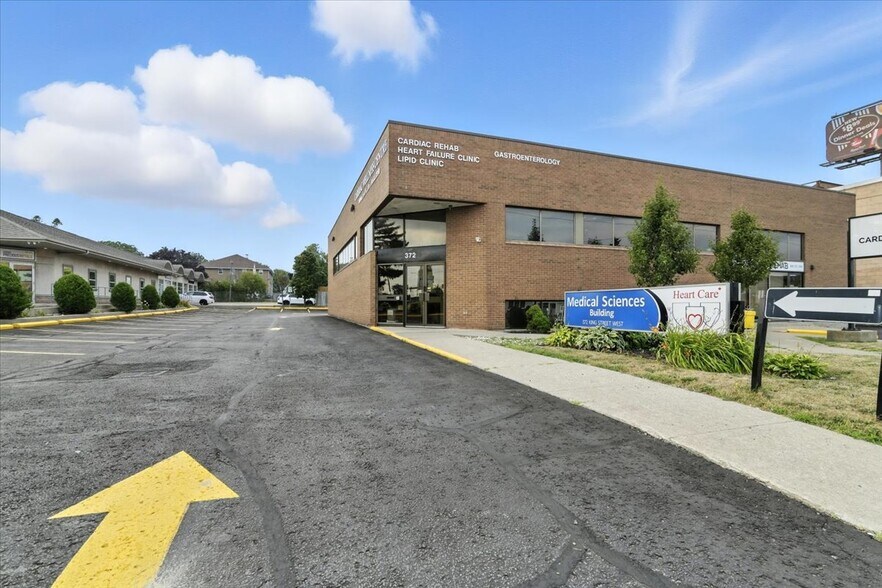 Primary Photo Of 372 King St, Oshawa Medical For Lease
