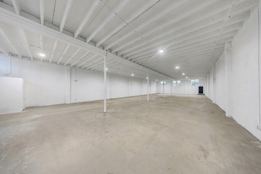 More Photos Of 3916-3920 NW 32nd Ave, Miami Warehouse For Lease