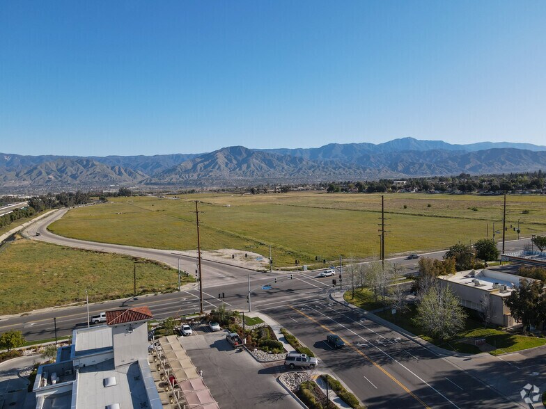 More Photos Of 1170 W Lugonia Ave, Redlands Unknown For Lease