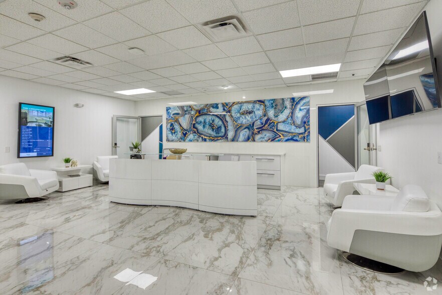 More Photos Of 410 S Ware Blvd, Tampa Loft Creative Space For Lease