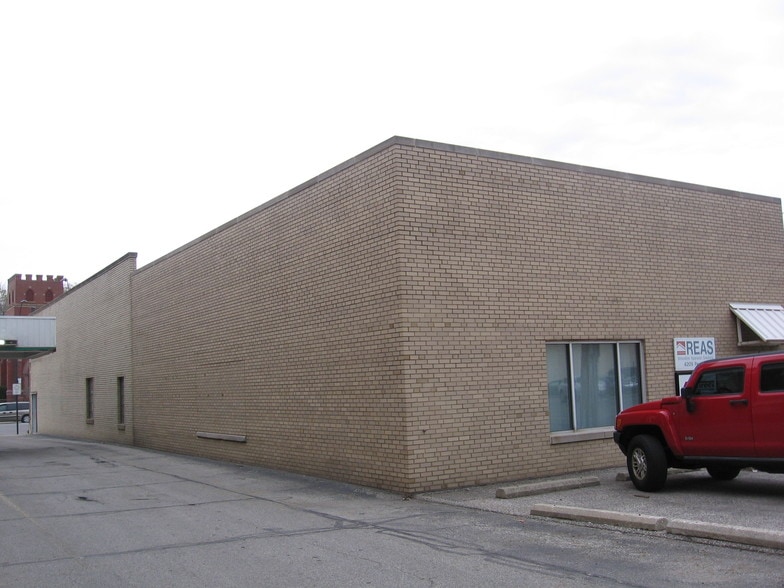 More Photos Of 4209-4221 Pearl Rd, Cleveland General Retail For Lease