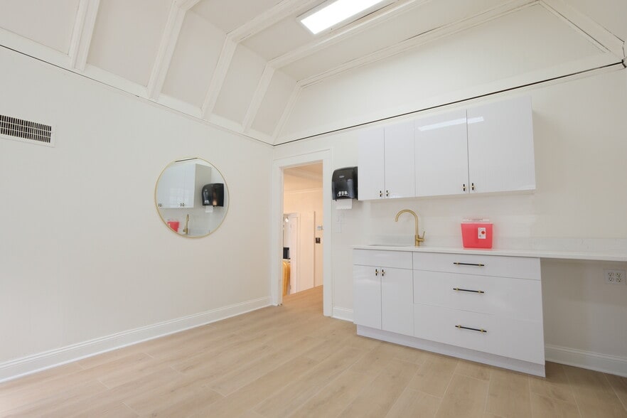 More Photos Of 304 Bloomfield Ave, Verona Medical For Lease