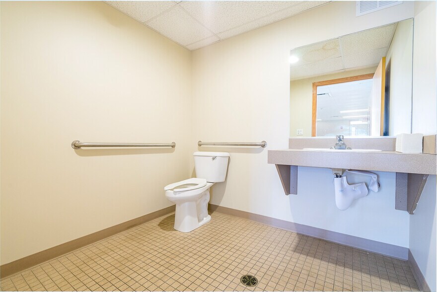 More Photos Of 16610 W 159th St, Lockport Office For Sale