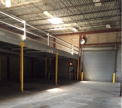 More Photos Of 151 Dixon Ave, Amityville Warehouse For Lease