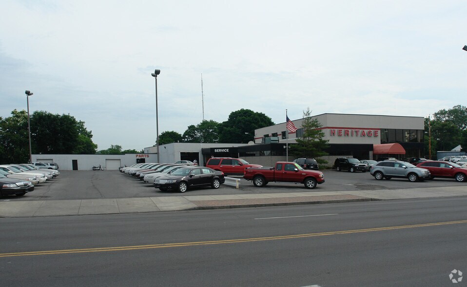 More Photos Of 900 W Genesee St, Syracuse Auto Dealership For Lease