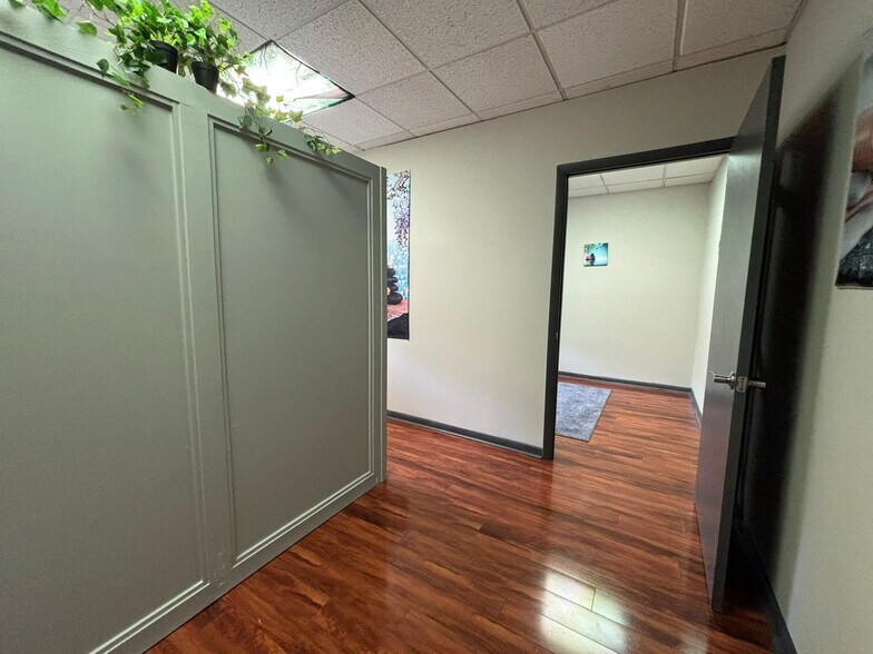 More Photos Of 1750 W Broadway, Oviedo Office For Lease