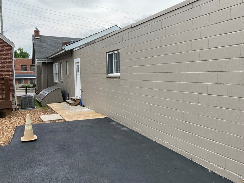 More Photos Of 2015 S Big Bend Blvd, Saint Louis Warehouse For Sale