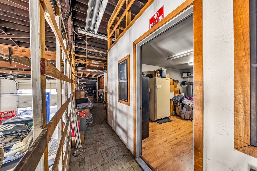 More Photos Of 3811 Crater Lake Hwy, Medford Warehouse For Sale