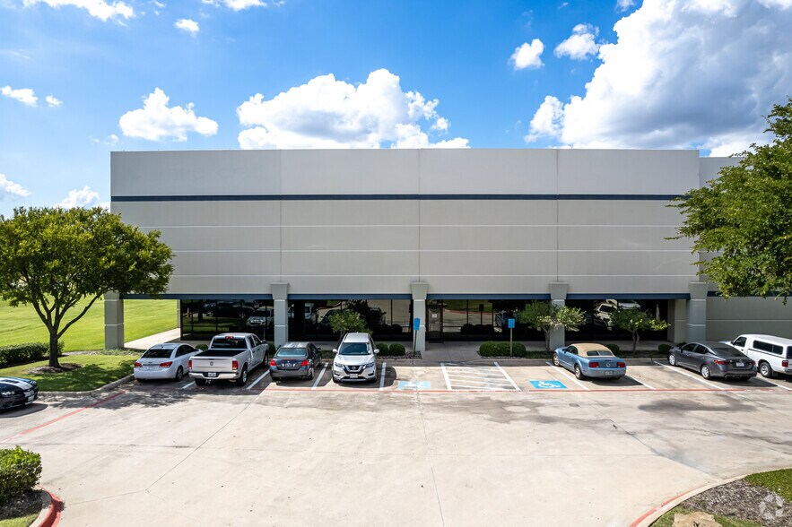 More Photos Of 4155 Patriot Dr, Grapevine Warehouse For Lease