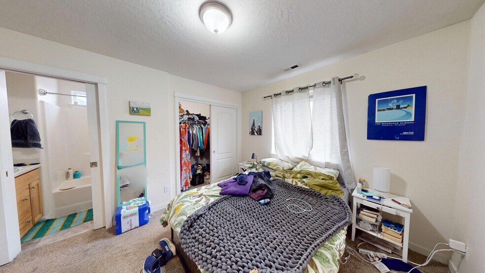 More Photos Of 1696 NE Lotus Dr, Bend Multifamily For Sale