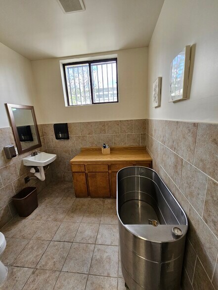 More Photos Of 445-475 N Lake Ave, Pasadena Freestanding For Lease