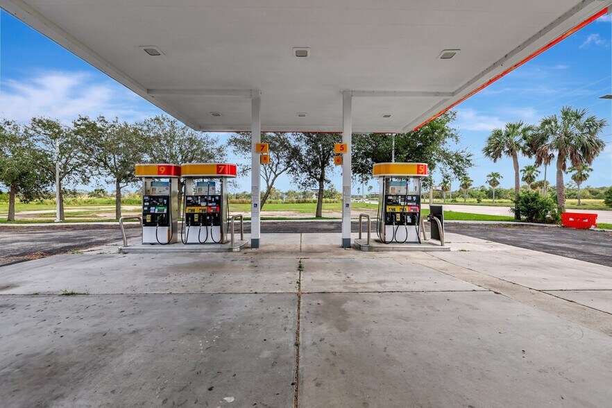 More Photos Of 4696 Okeechobee Rd, Fort Pierce Service Station For Sale