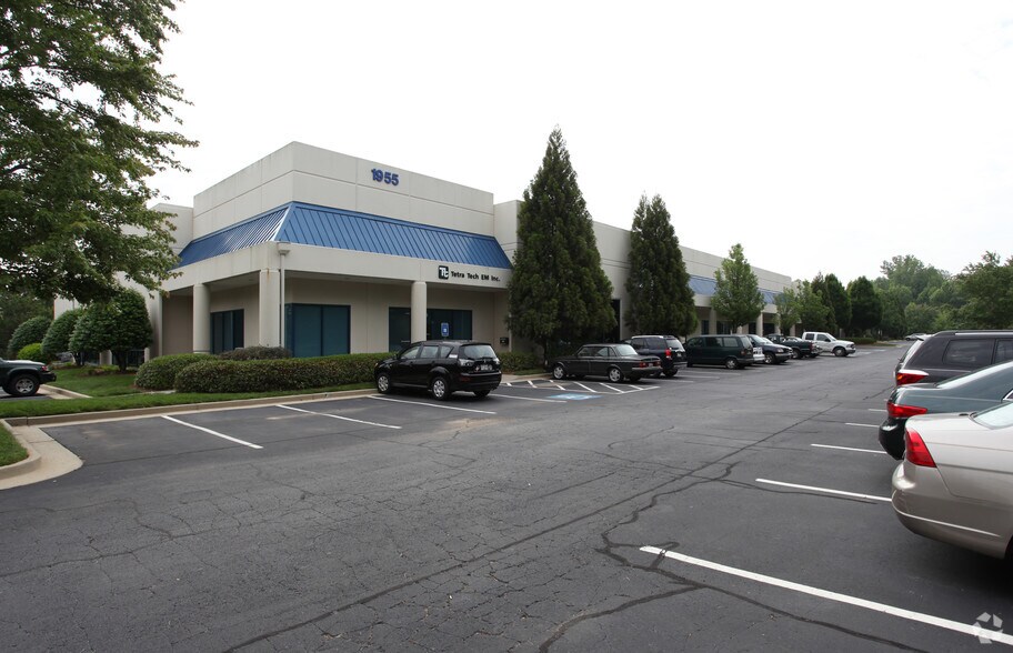 More Photos Of 1955 Evergreen Blvd, Duluth Flex For Lease