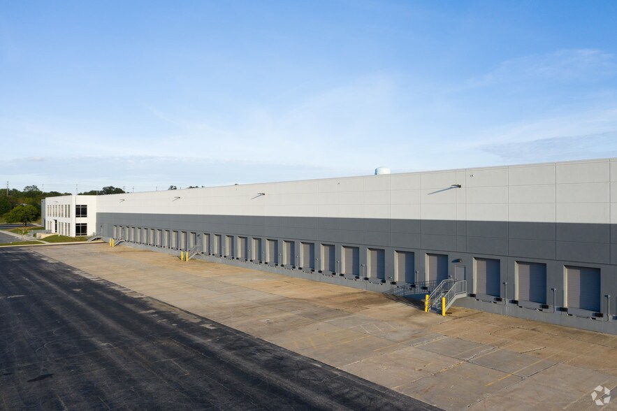 More Photos Of 7600 Assateague Dr, Jessup Warehouse For Lease