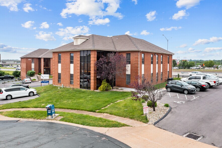 More Photos Of 4191 Crescent Dr, Saint Louis Medical For Lease