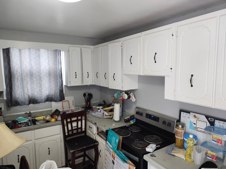 More Photos Of 1499 Main St E, Hamilton Storefront Retail Residential For Sale