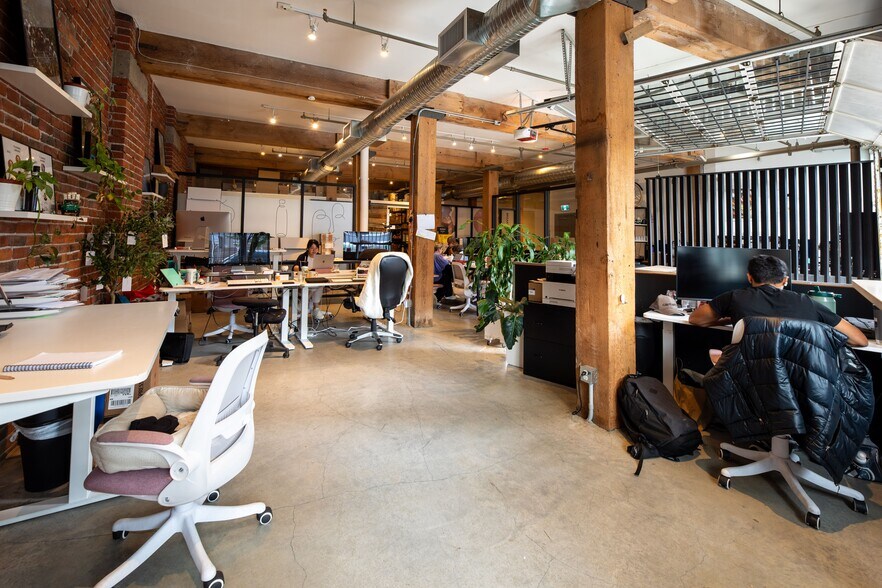 More Photos Of 339 Railway St, Vancouver Loft Creative Space For Lease